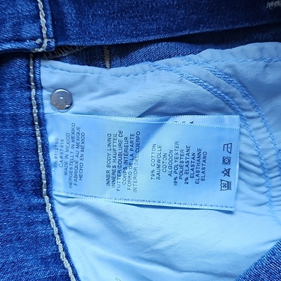 True Religion High Rise Stretch Skinny Jean with Flap Pockets and Raw Hem - Picture 9 of 9